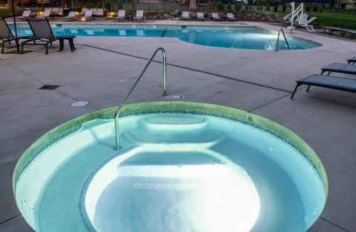 Century West Apartment | Pool and River Access Mt Bachelor Condo with Patio!