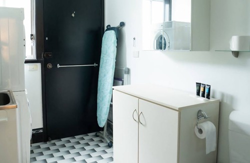 Killarney Vale House | Pool and Spa on the Lakefront Killarney Vale