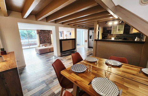 Sanguinet Villa | Pool and spa villa by the lake