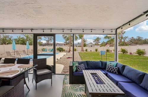Pine Lakes House | Pool+Arcade+Theatre+Private Yard – Prime Location!