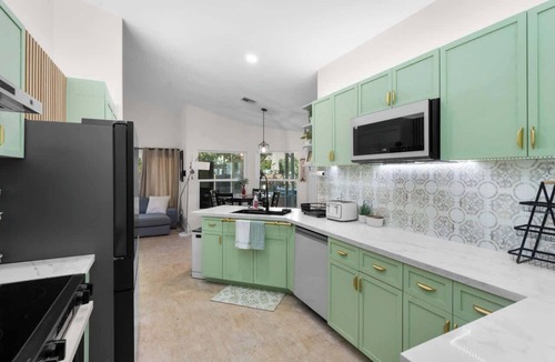 Plantation House | Pool, Bar & Games | Ft Lauderdale Home