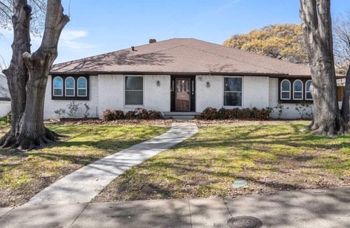 Lake Highlands Apartment | Pool | BBQ | Games | Gym | Patio | Workspace