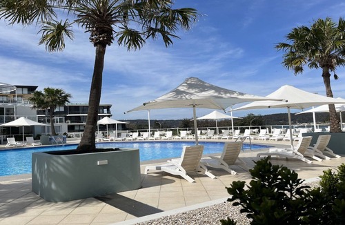 Ettalong Beach Apartment | Pool, beach & cafes, TOP NOTCH