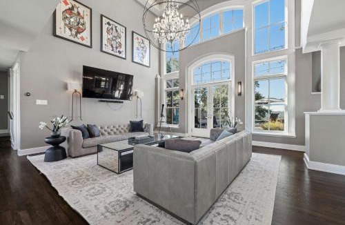 Glenlake House | Pool, Cabana & Amazing Views - Picturesque Point