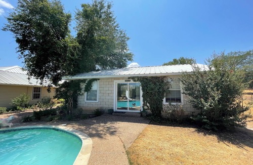 Weatherford House | Pool Casita - Cozy pool house with outdoor pavilion/wood burning grill.