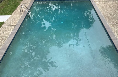 Oaks Historic District Apartment | Pool Cottage in Historic Old Town Beaumont