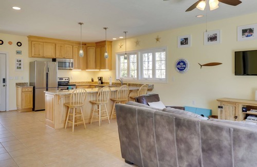Foster House | Pool & Dock Access! Bohannon Cottage on the Bay