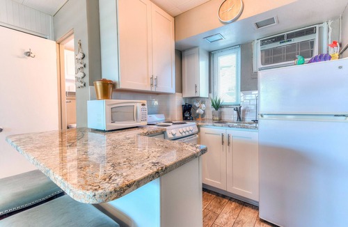 Treasure Island Condo | 🌴 Pool-facing Studio @ Tropic Terrace | Heated Pool Direct Beach Access ➠ TT55
