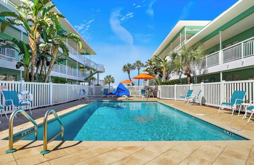 Treasure Island Condo | 🌴 Pool-facing Studio @ Tropic Terrace | Heated Pool Direct Beach Access ➠ TT55