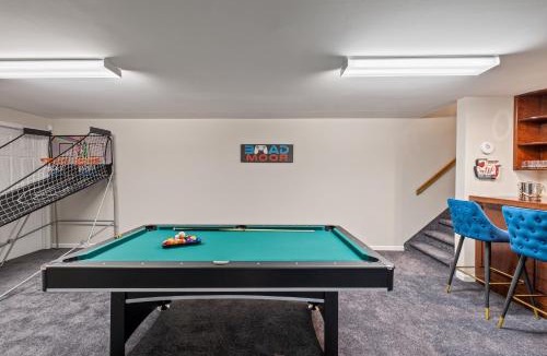 Goshen Villa | Pool, Fire Pit Bedroom & Alaska King Sleeps 16