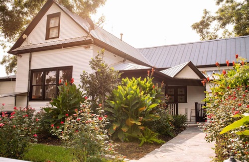 Round Top House | Pool+Firepit+Pickleball 0.4 mile to Henkel Square