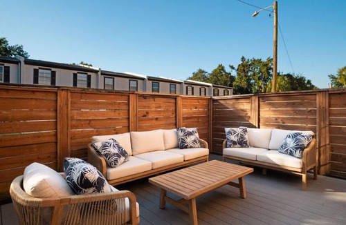 Bayshore Gardens Apartment | Pool/FreeParking - 2BD 1 Block from the Water