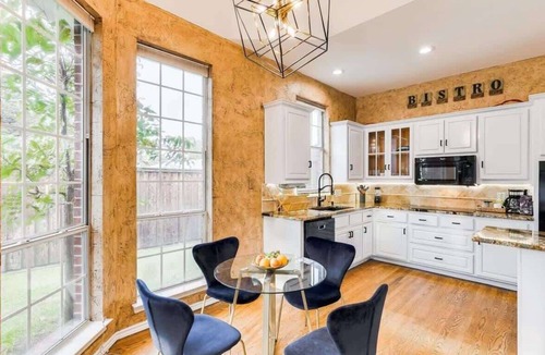 Irving House | Pool + Game & Cinema Rooms 5BR Near DFW