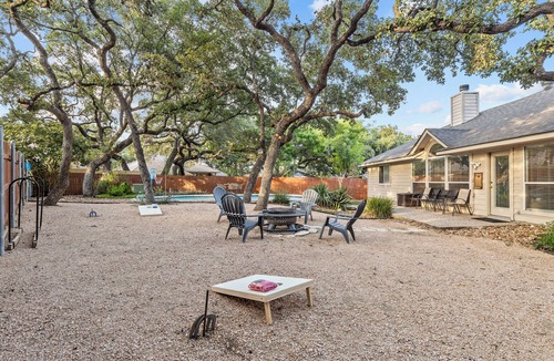 Braun's Farm House | Pool & Game Room By 6 Flags & SeaWorld - Sleeps 10
