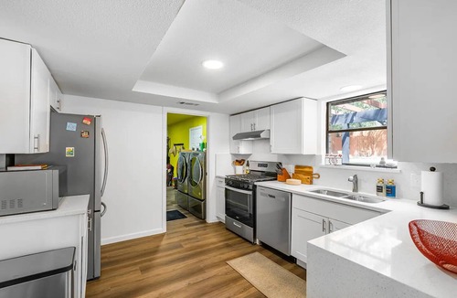 Sweetbriar House | Pool/Game Room/FirePit/Grill/Mins to SoCo & DT