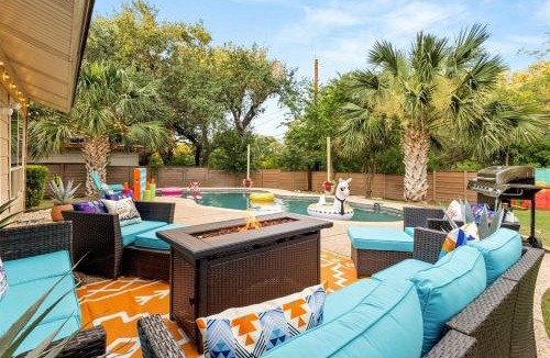 Vance Jackson House | Pool! Games! Dogs! Space!