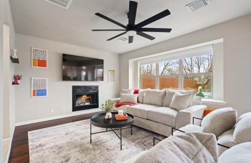 Cedar Park House | Pool, Games, King Suite 3BR Sleeps 9