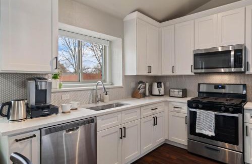Cedar Park House | Pool, Games, King Suite 3BR Sleeps 9