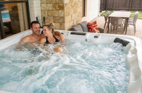 San Antonio House | Pool Games Pickleball & Putt Putt Fun