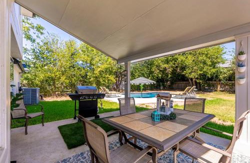 The Hermitage House | Pool Getaway Movie Room Games Yard BBQ Pets