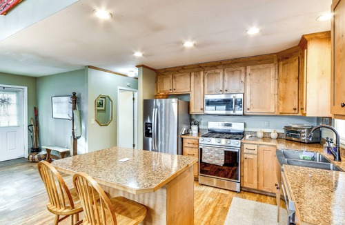 Newland Cottage | Pool & Golf Club! Riverfront Retreat in Newland