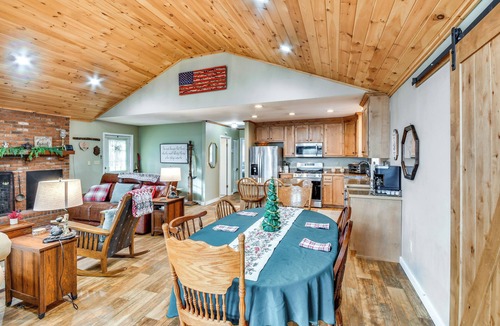 Newland Cottage | Pool & Golf Club! Riverfront Retreat in Newland