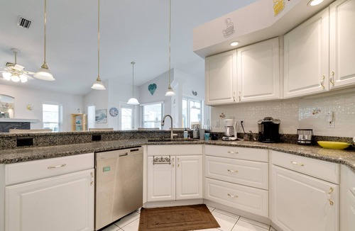 Spring Hill House | Pool, Grill & Golf Course Views: Spring Hill Stay!