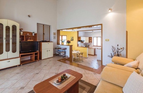 Svetvincenat House | Pool, grill, WiFi, billiards, bicycles, badminton, dishwasher, washing machine