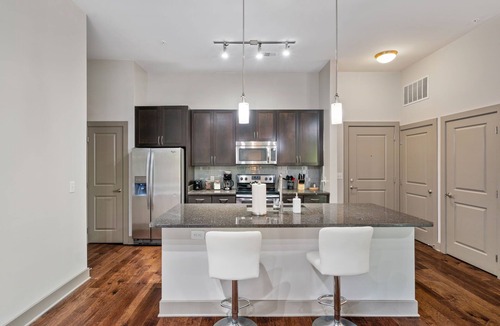 Woodbridge Bed & Breakfast | Pool & Gym | Spacious | Free-Parking