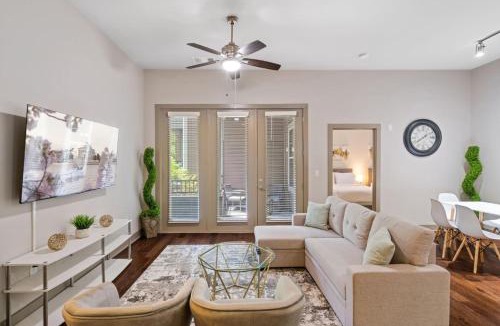 Woodbridge Apartment | Pool Gym Spacious Free-Parking