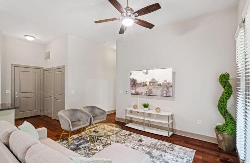 Woodbridge Apartment | Pool Gym Spacious Free-Parking