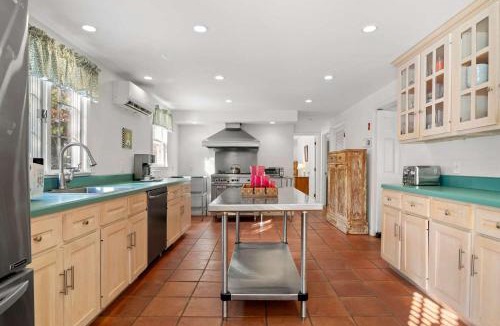 East Harwich House | Pool Half Mile to Beach