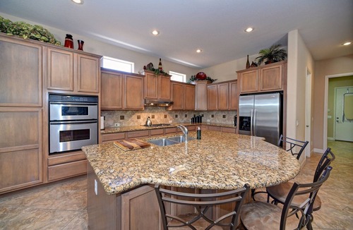 Palm Valley House | POOL HEAT INCLUDED NOV & DEC 2026 - DAY DREAM OASIS! Three guest suites!