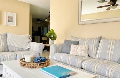 North Naples Cottage | POOL HOME! - A Charming Vanderbilt Beach Cottage