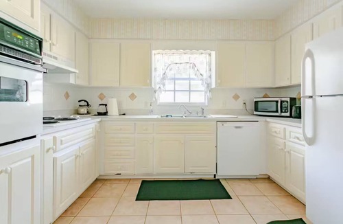 Dunnellon House | Pool Home, Dock on the Rainbow River & 7 kayaks!