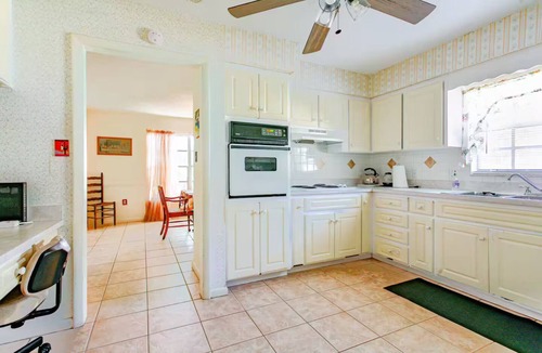 Dunnellon House | Pool Home, Dock on the Rainbow River & 7 kayaks!