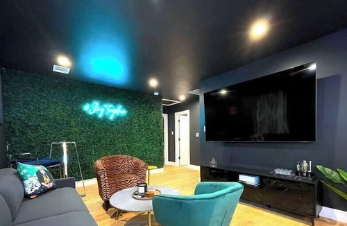 MLK House | Pool Home Encore Rainey Street-6 minute drive