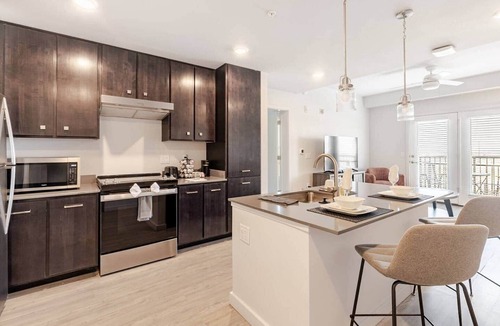 Jarrell Apartment | Pool Home Mins to Austin ER, St David’s & Baylor Scott & White Memorial Hospital