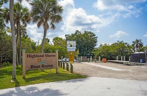 Ellenton House | Pool home with large fenced yard