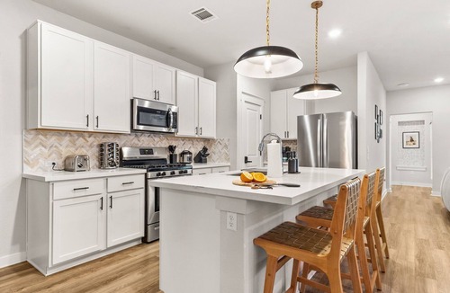 Del Valle House | Pool Hot Tub 5 Beds Theater 2 Minutes to COTA