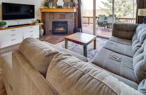 Klamath Falls House | Pool & Hot Tub Access! Running Y Retreat w/Deck