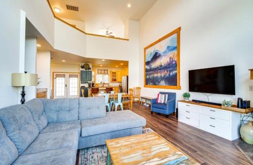 Klamath Falls House | Pool & Hot Tub Access! Running Y Retreat w/Deck