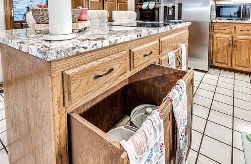 Wheatland House | POOL, HOT TUB, AMAZING TURF, GAMES GALORE LUXURY VILLA IN OKC