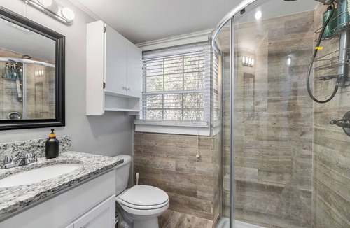 Hammond House | Pool, Hot Tub, Deck, King Bed