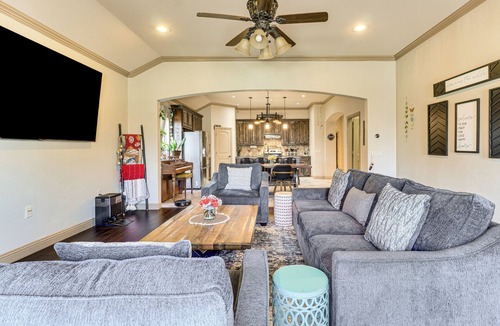 Berdoll Farms House | Pool & Hot Tub! Dog-Friendly AwaySis in SE Austin