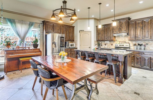 Berdoll Farms House | Pool & Hot Tub! Dog-Friendly AwaySis in SE Austin