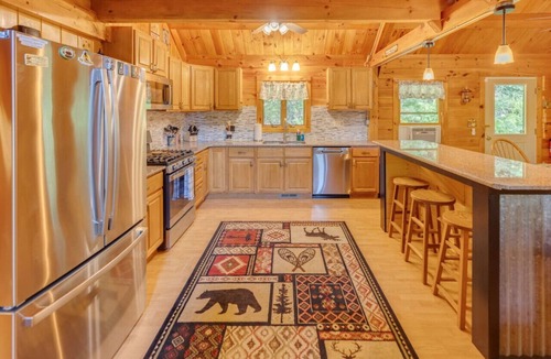 Campton Cabin | Pool-Hot Tub-Dog Friendly