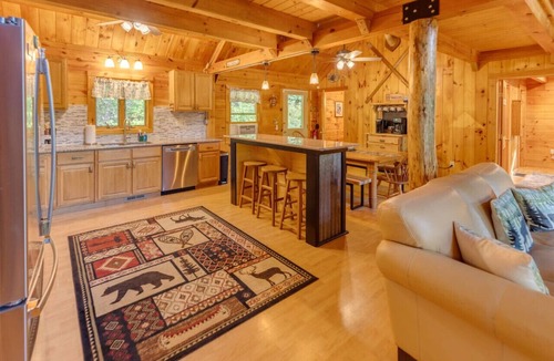 Campton Cabin | Pool-Hot Tub-Dog Friendly