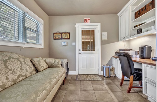Fredericksburg House | POOL, HOT TUB, FIRE PIT, PET FRIENDLY, 7 CRUISER BIKES, CHECKS ALL THE BOXES.