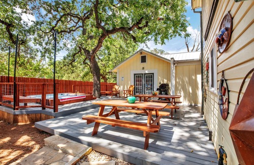 Fredericksburg House | POOL, HOT TUB, FIRE PIT, PET FRIENDLY, 7 CRUISER BIKES, CHECKS ALL THE BOXES.